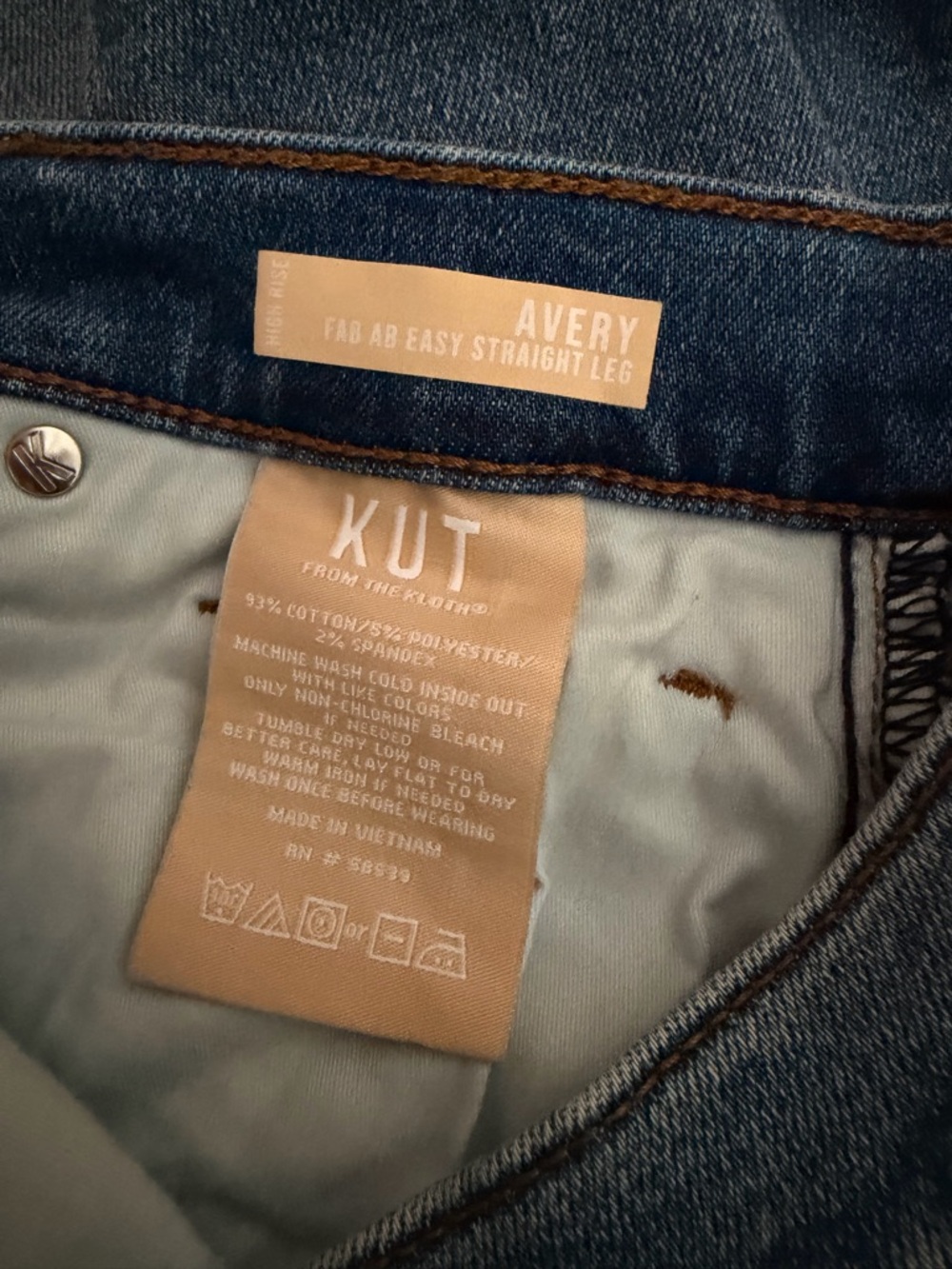 Kut from the Kloth Avery fab ab easy Straight Leg Jeans - Picture 6 of 6